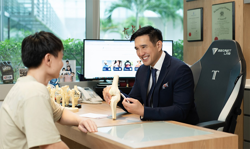 Dr. Alan Cheung Discussing with Patient